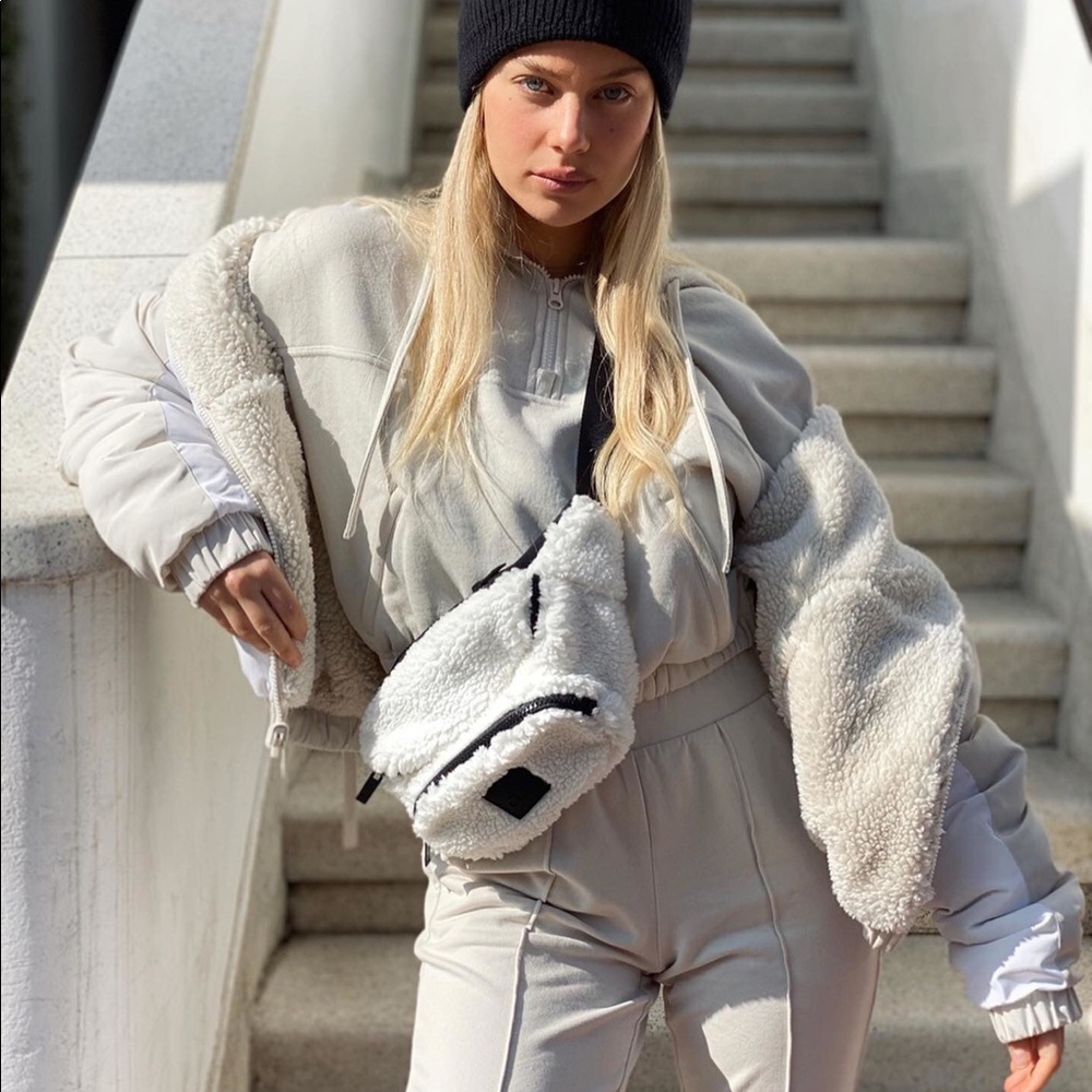Alo yoga fanny pack drift Sherpa